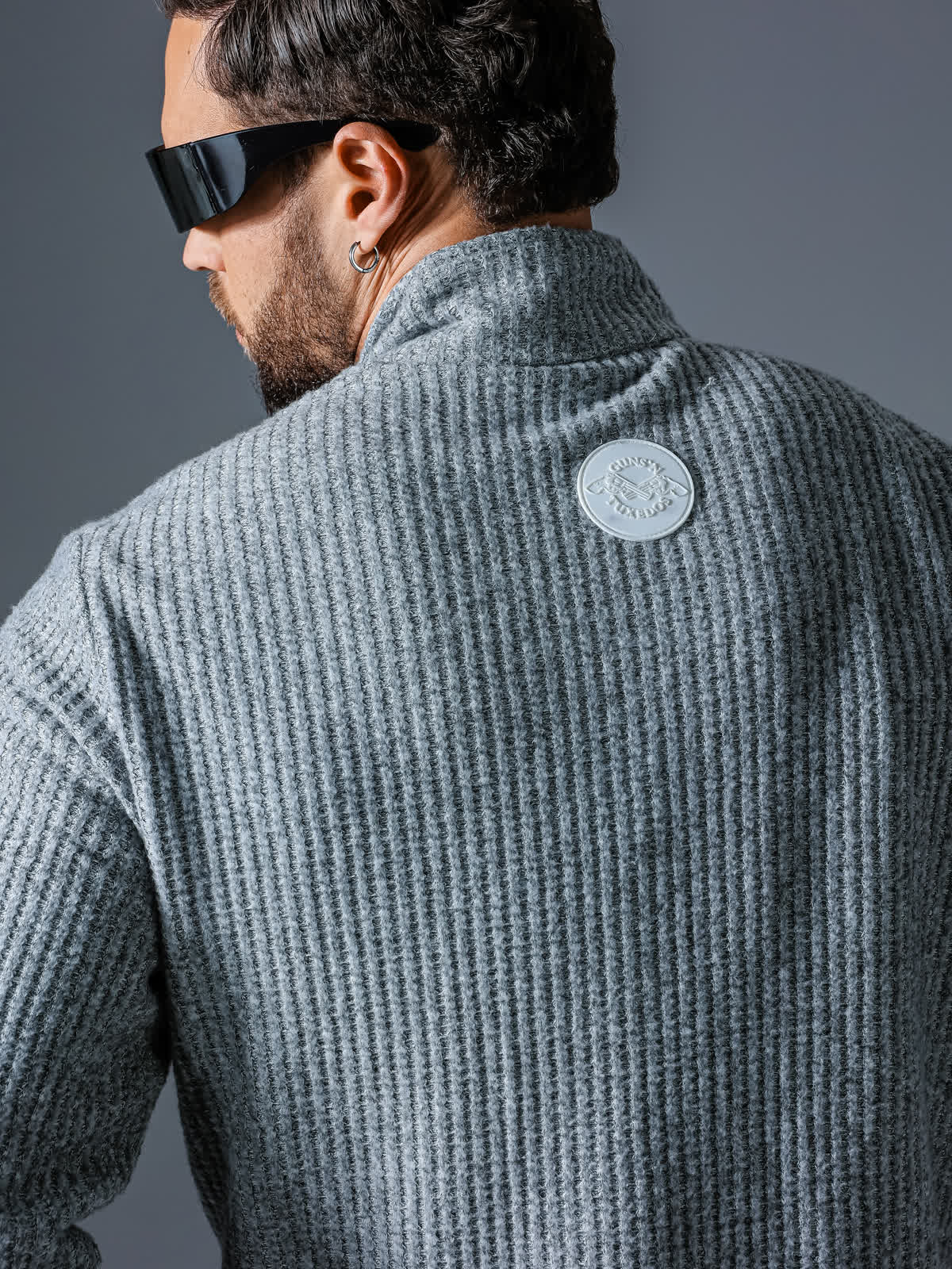 sweter Virtus
