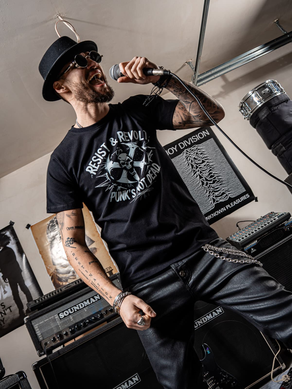 T-SHIRT RESIST